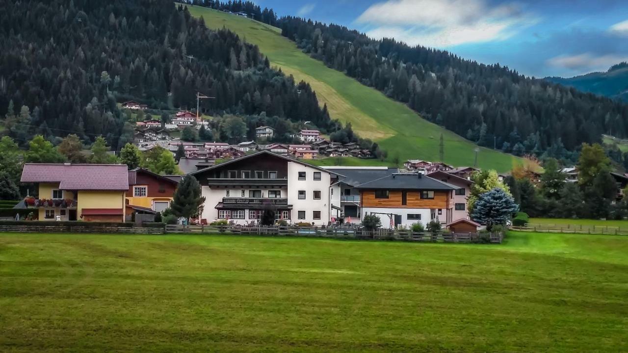 Ferienhaus Helmuth Oberreiter Bed & Breakfast Flachau Exterior photo